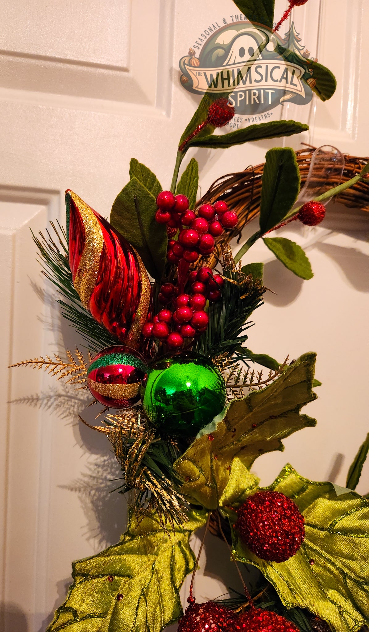 Hollyberry Yuletide Loop