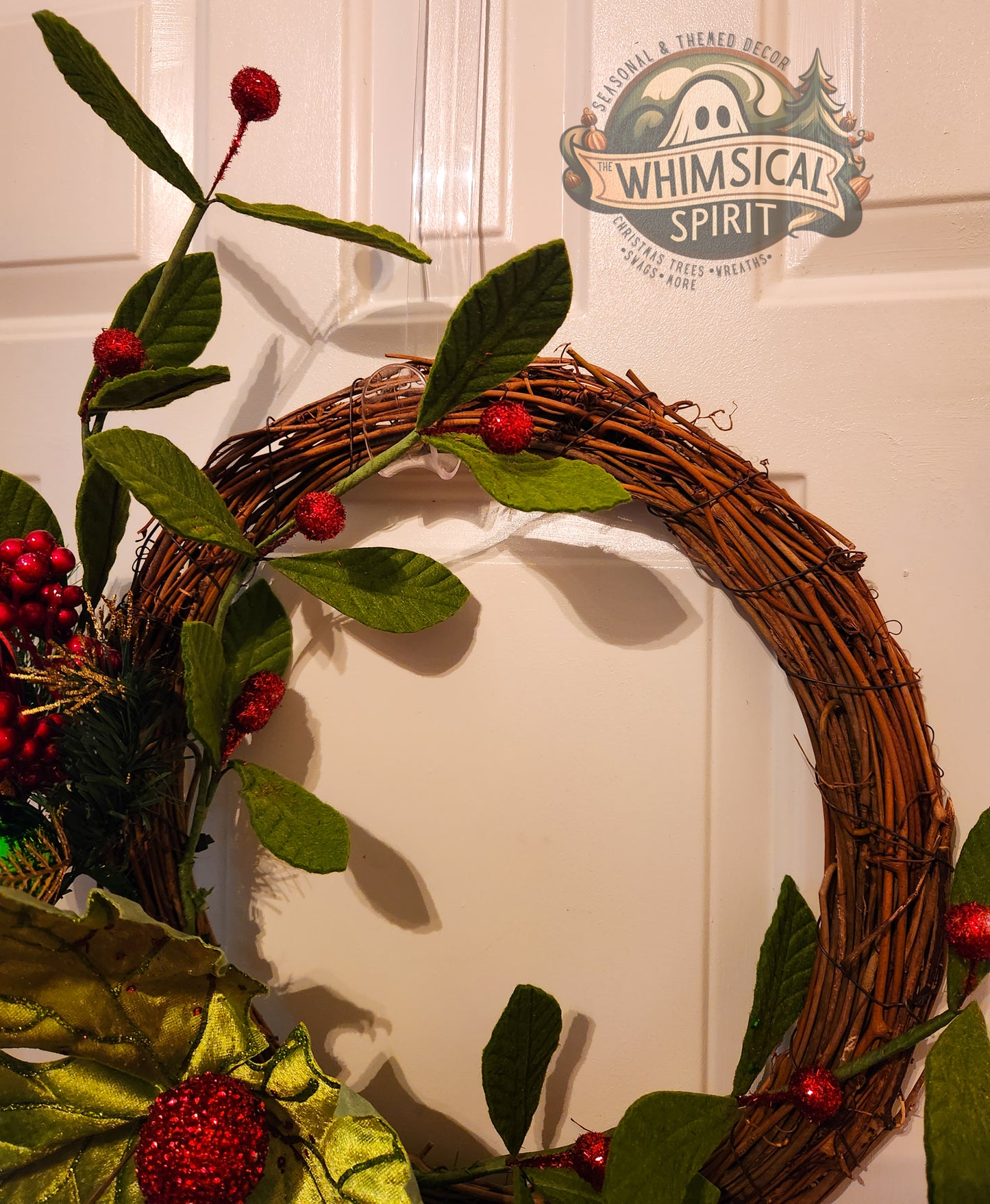Hollyberry Yuletide Loop